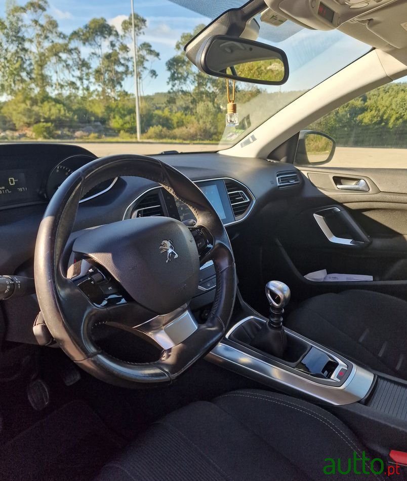 2014' Peugeot 308 1.6 Bluehdi Allure photo #6