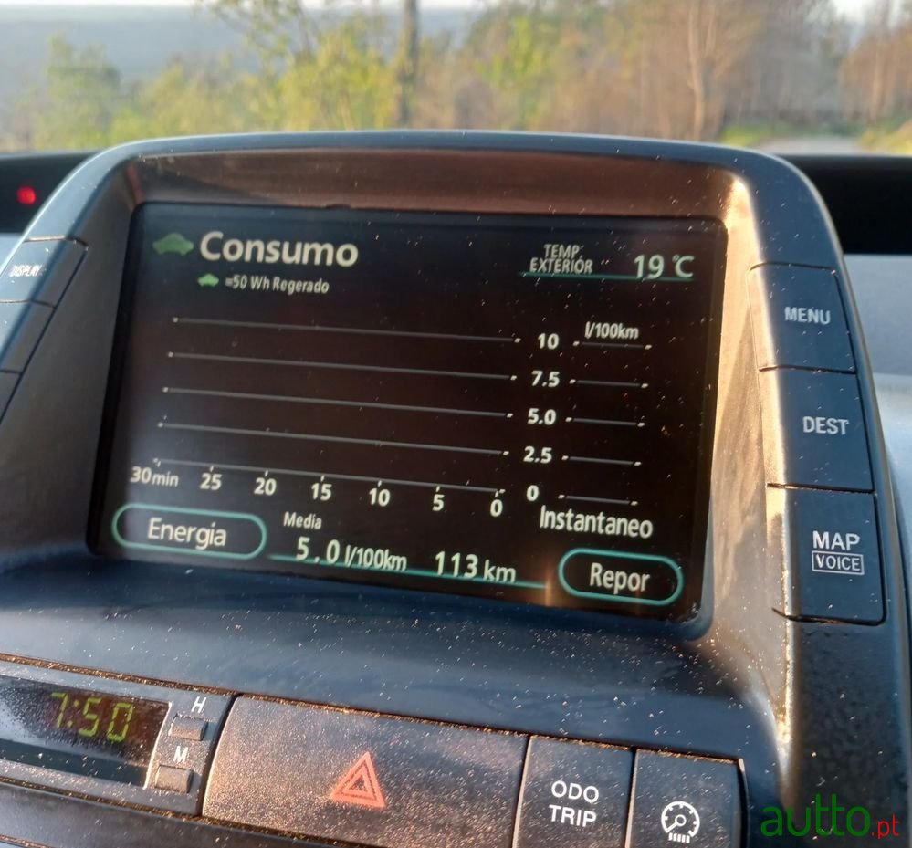 2008' Toyota Prius photo #3