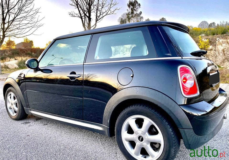 2011' MINI Cooper photo #3