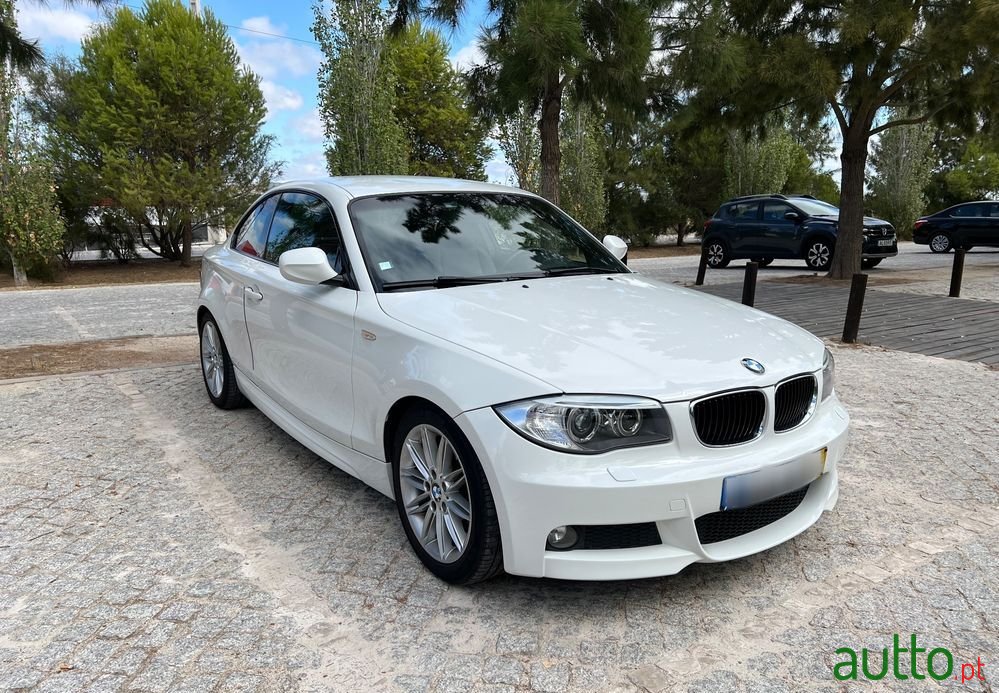 2011' BMW Série 1 D Coupe photo #1