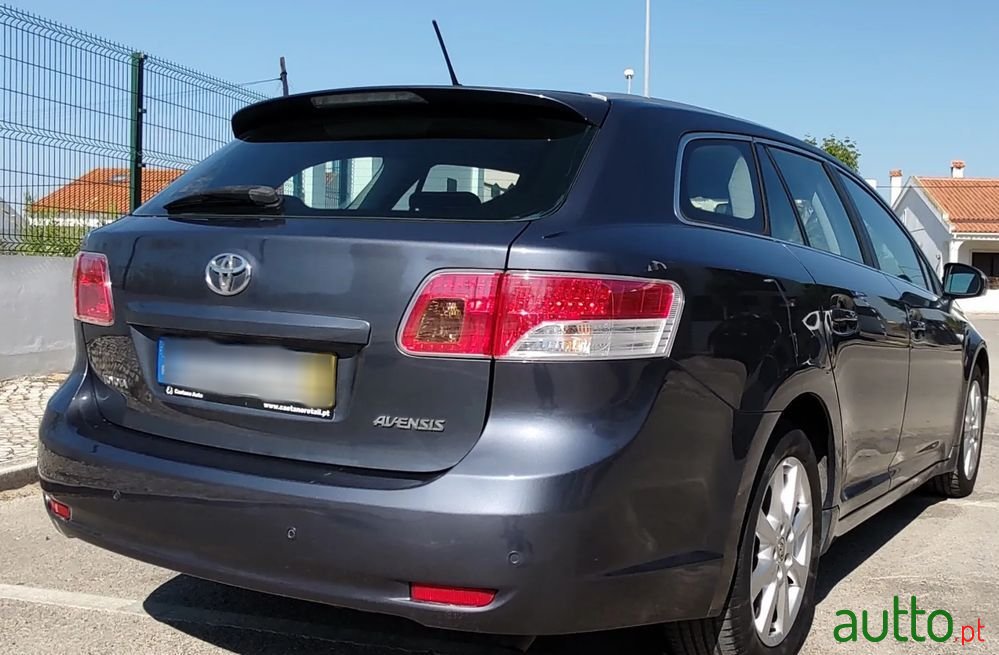 2010' Toyota Avensis Sw photo #4