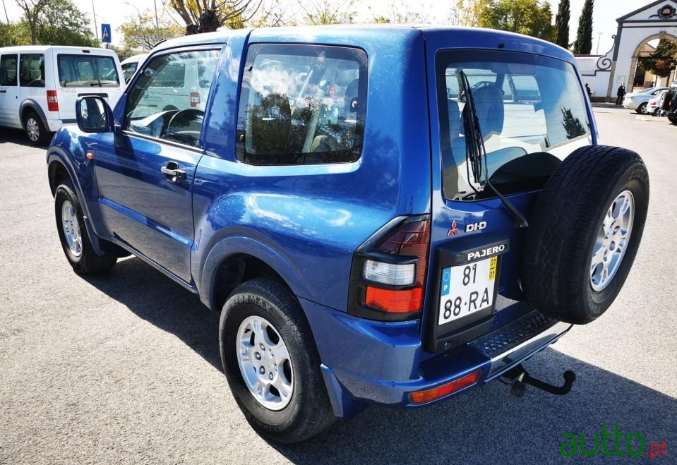 2001' Mitsubishi Pajero photo #5