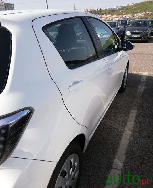 2014' Toyota Yaris photo #3