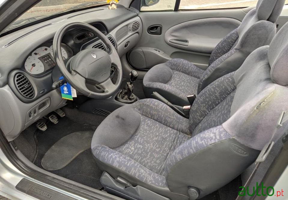 1999' Renault Megane photo #6