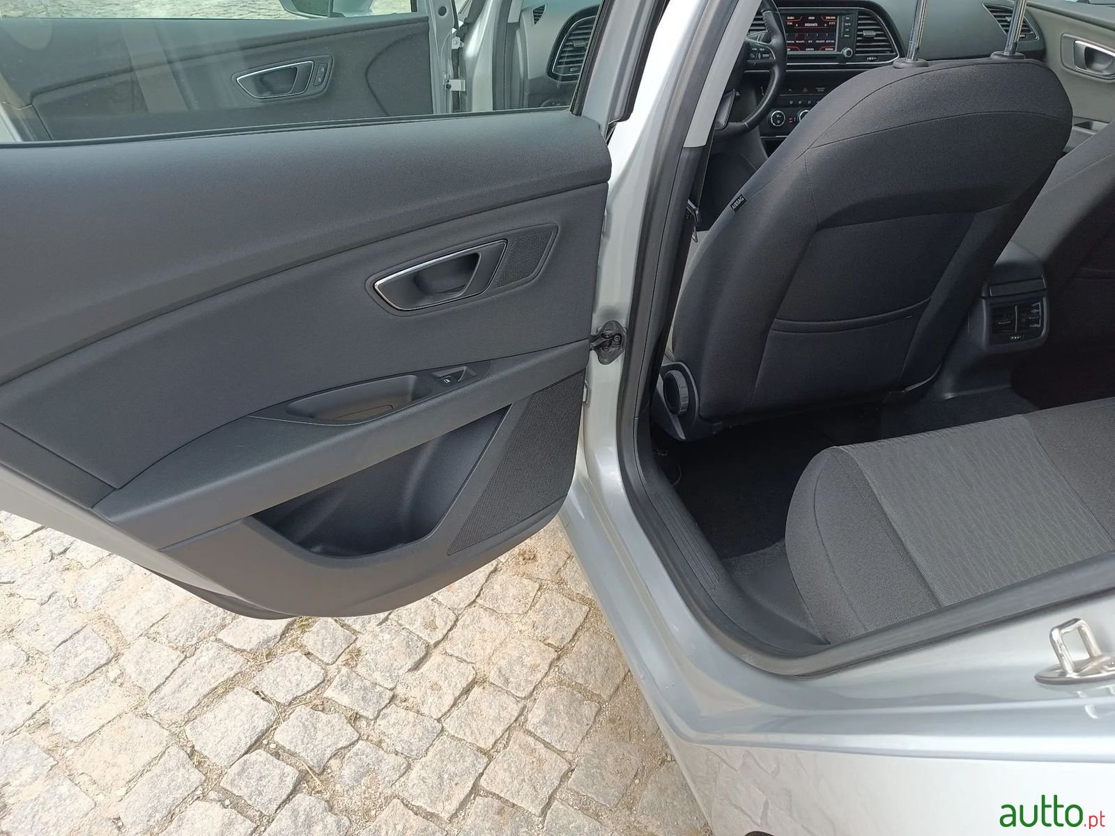 2014' SEAT Leon photo #5