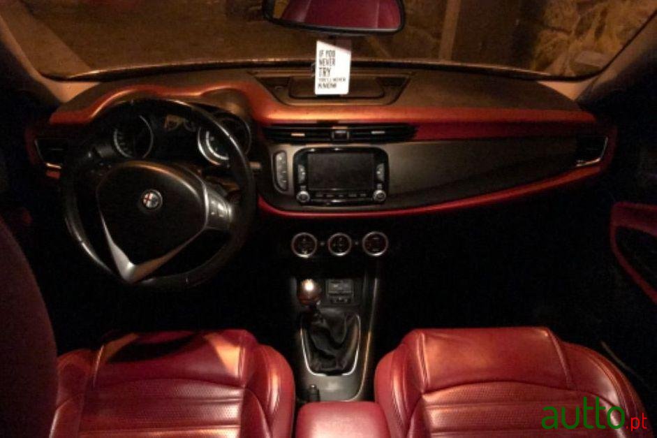 2014' Alfa Romeo Giulietta Sport photo #1