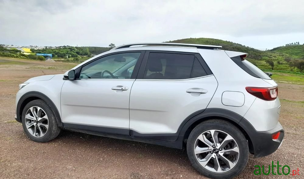 2020' Kia Stonic 1.0 T-Gdi Tech photo #3