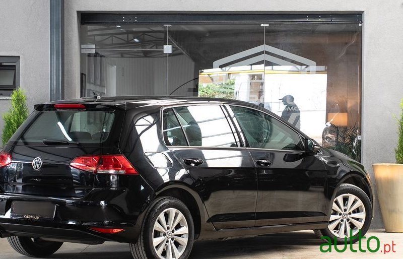2017' Volkswagen Golf photo #2
