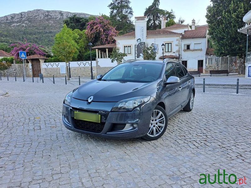 2012' Renault Megane Sport Tourer photo #1