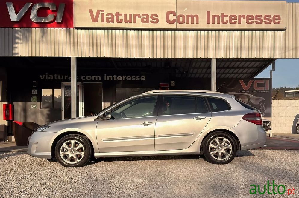 2010' Renault Laguna Break photo #5