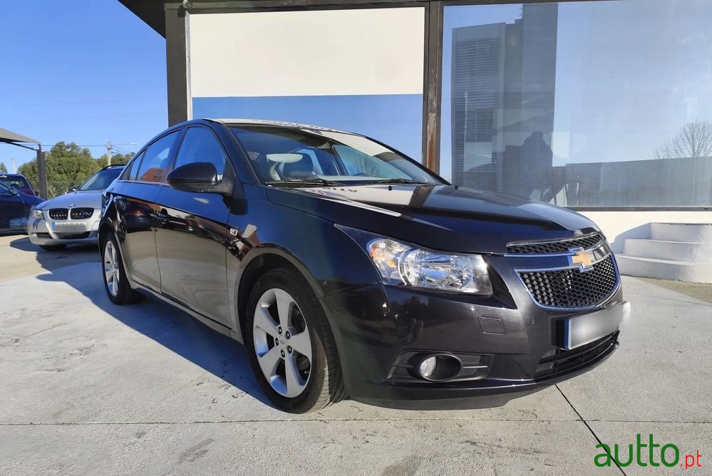 2010' Chevrolet Cruze 1.6 Ls photo #1