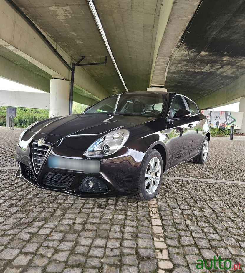 2011' Alfa Romeo Giulietta 1.6 Jtdm Corporate photo #3