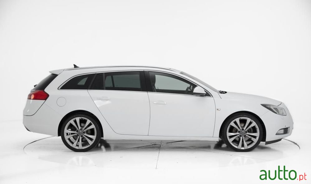 2010' Opel Insignia Sports Tourer photo #2