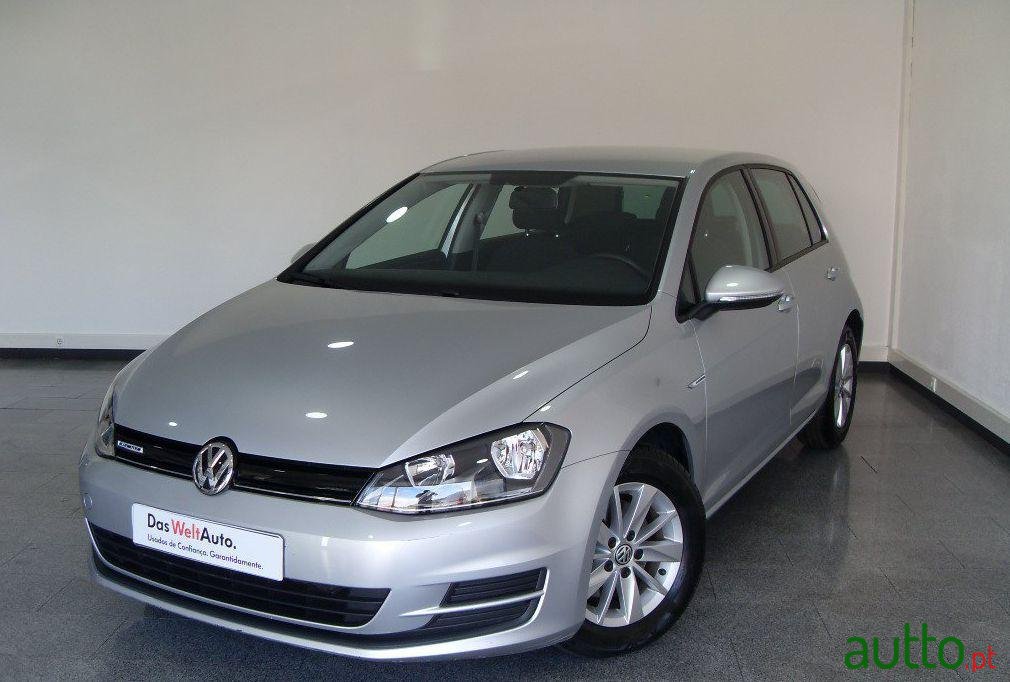 2015' Volkswagen Golf 1.6 TDi BlueMotion Trendline photo #2