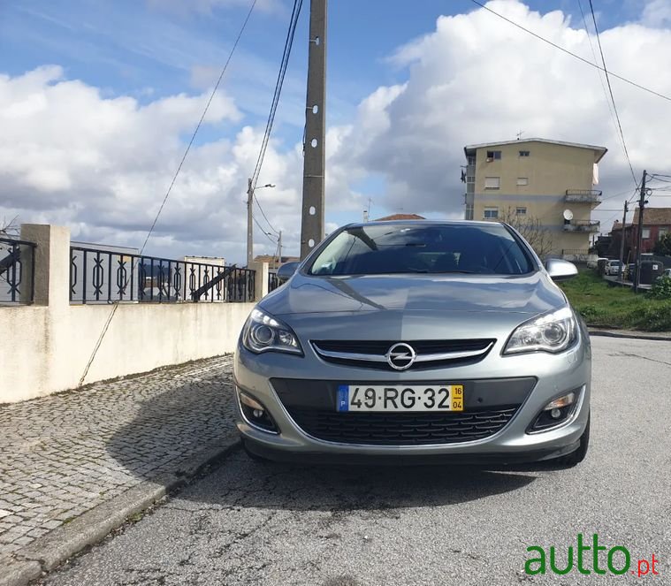 2016' Opel Astra photo #2