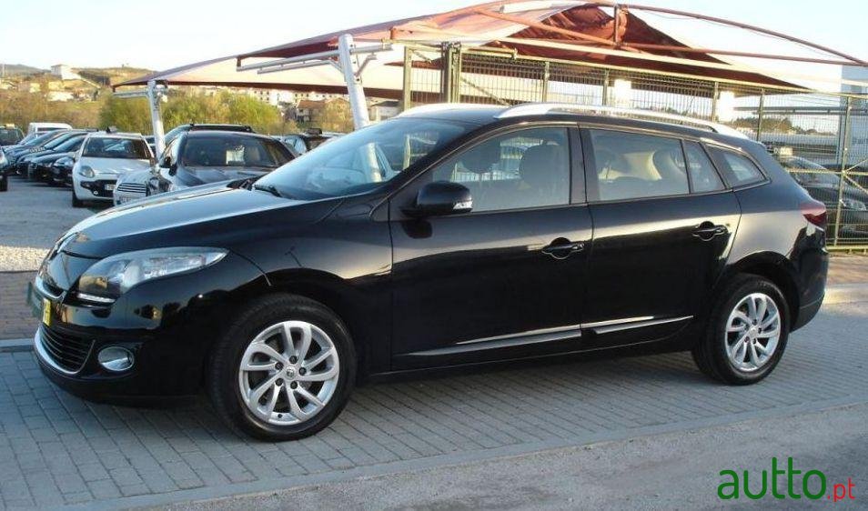 2012' Renault Megane Sport Tourer photo #2