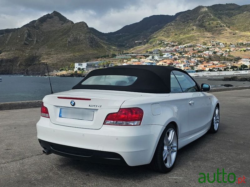 2011' BMW Série 1 D Cabrio photo #4