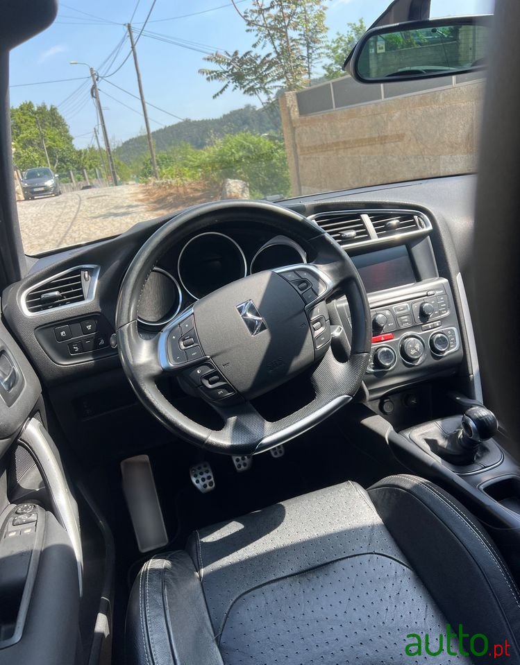 2012' Citroen DS4 photo #6