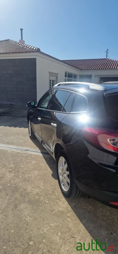 2011' Renault Megane photo #6