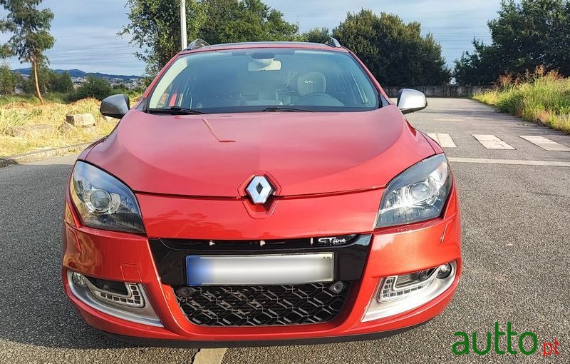 2012' Renault Megane Sport Tourer photo #3