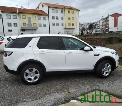 2016' Land Rover Discovery Sport photo #3
