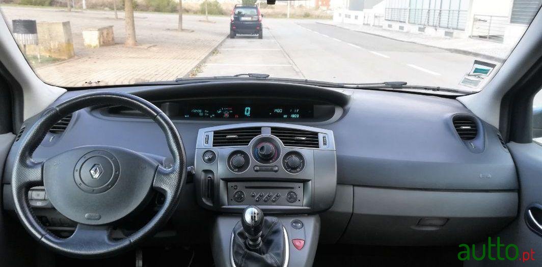 2006' Renault Grand Scenic photo #1