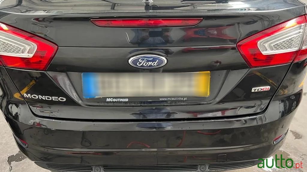 2011' Ford Mondeo photo #2