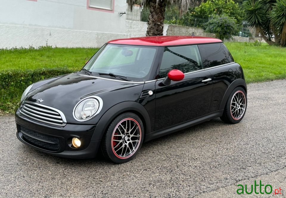 2011' MINI Cooper photo #1