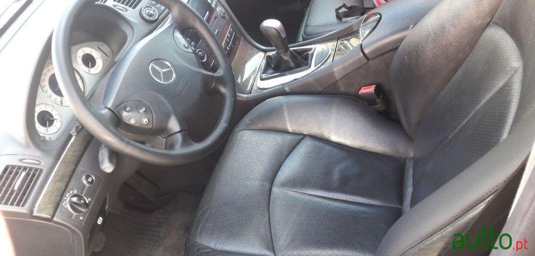 2013' Mercedes-Benz E-220 Avantgarde photo #3