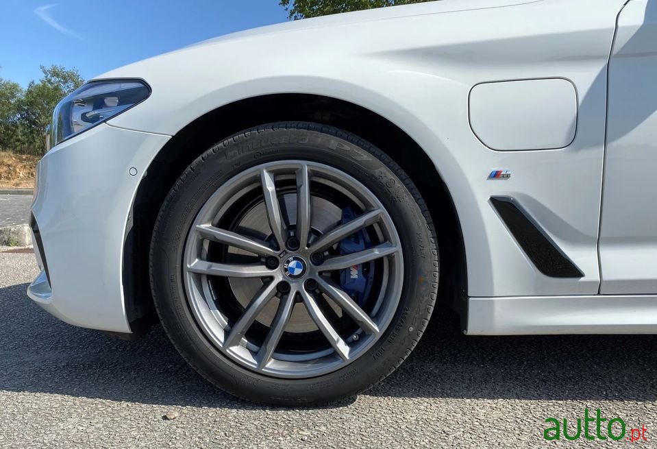 2019' BMW 530 photo #5