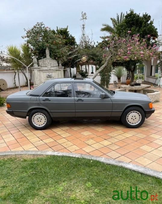 1984' Mercedes-Benz 190 photo #3
