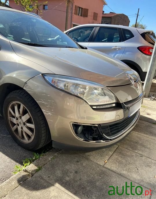 2012' Renault Megane Sport Tourer photo #5