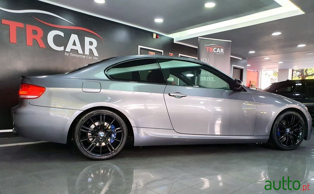 2009' BMW 320 photo #2