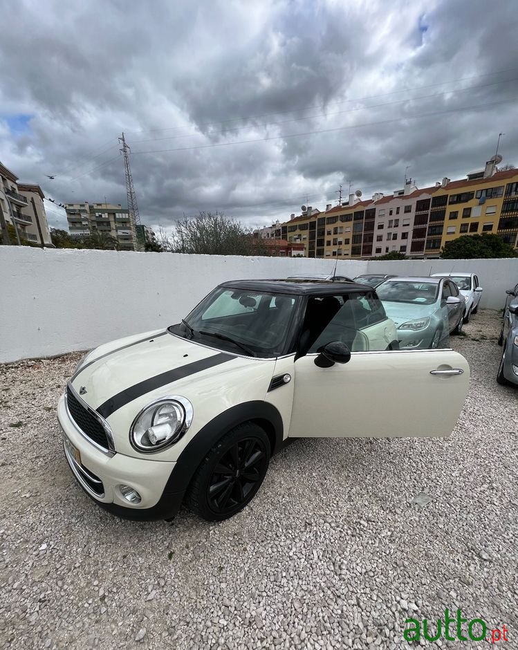 2013' MINI Cooper D photo #3