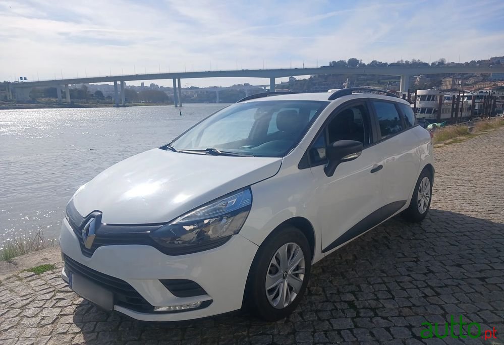 2017' Renault Clio Sport Tourer photo #4