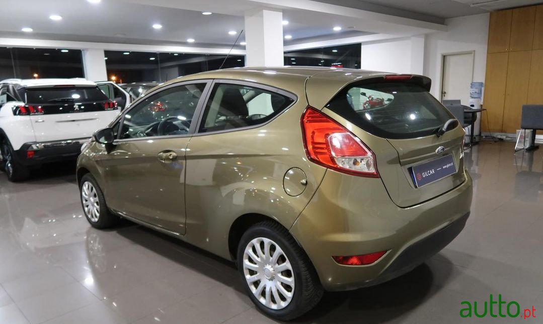 2013' Ford Fiesta photo #6