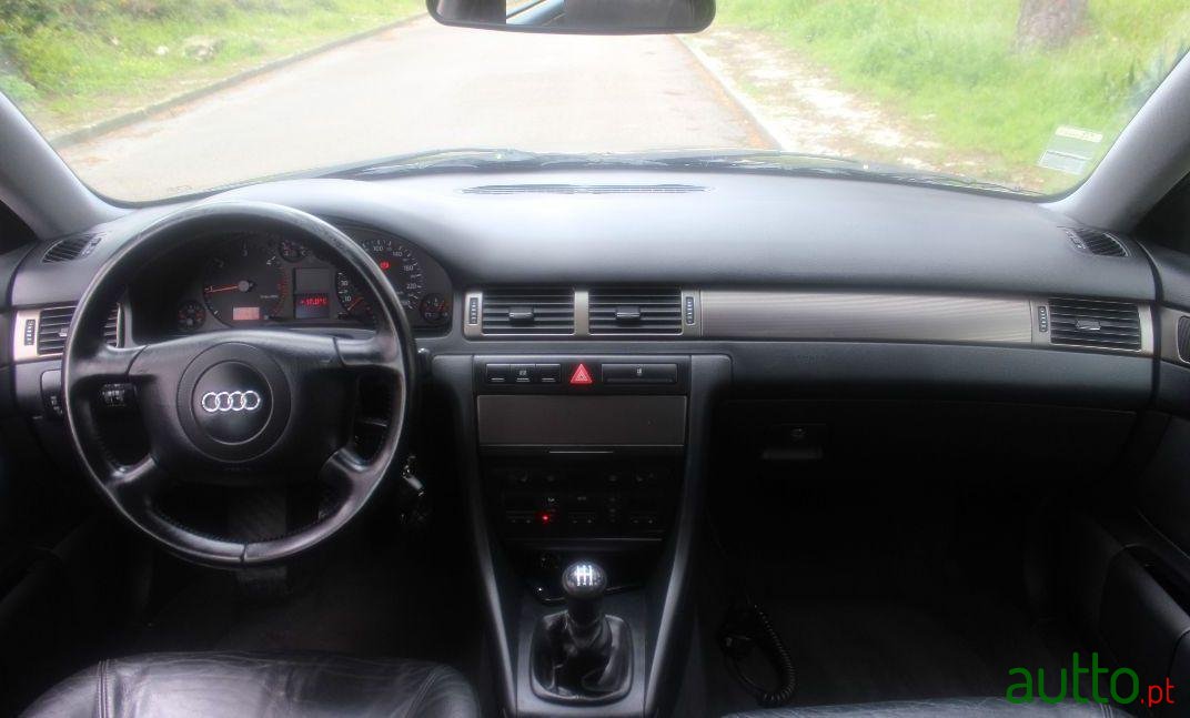 2001' Audi A6 Avant photo #2