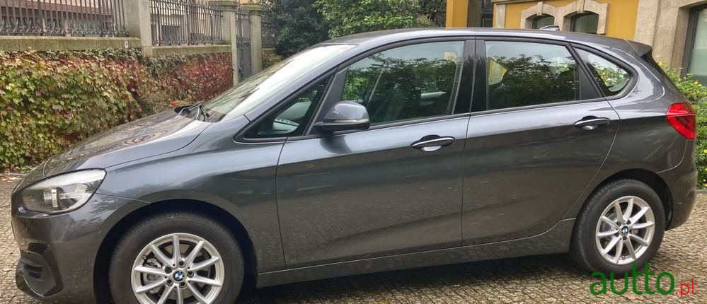 2018' BMW 216 D Advantage photo #3