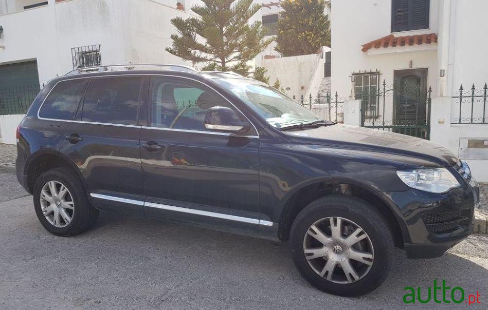 2010' Volkswagen Touareg photo #1