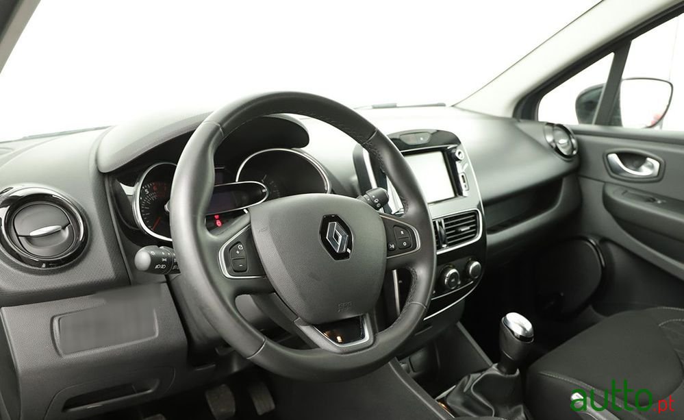 2020' Renault Clio Sport Tourer photo #6