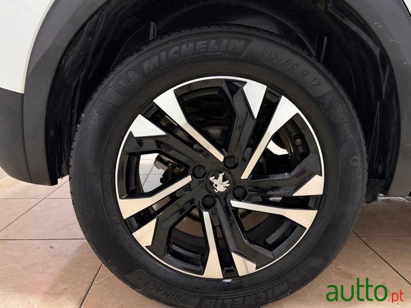 2021' Peugeot 2008 1.2 Puretech Allure photo #5