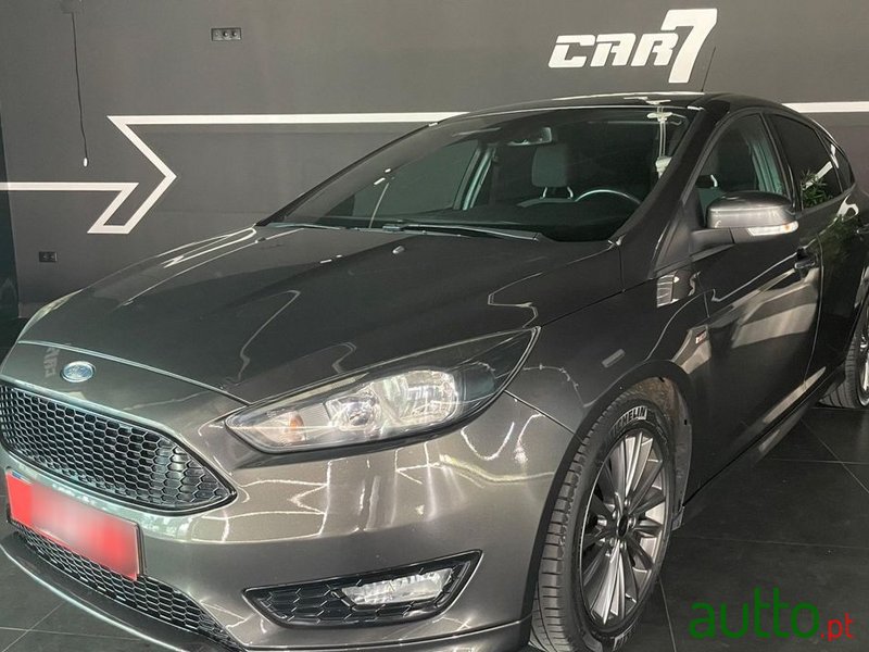 2017' Ford Focus photo #3