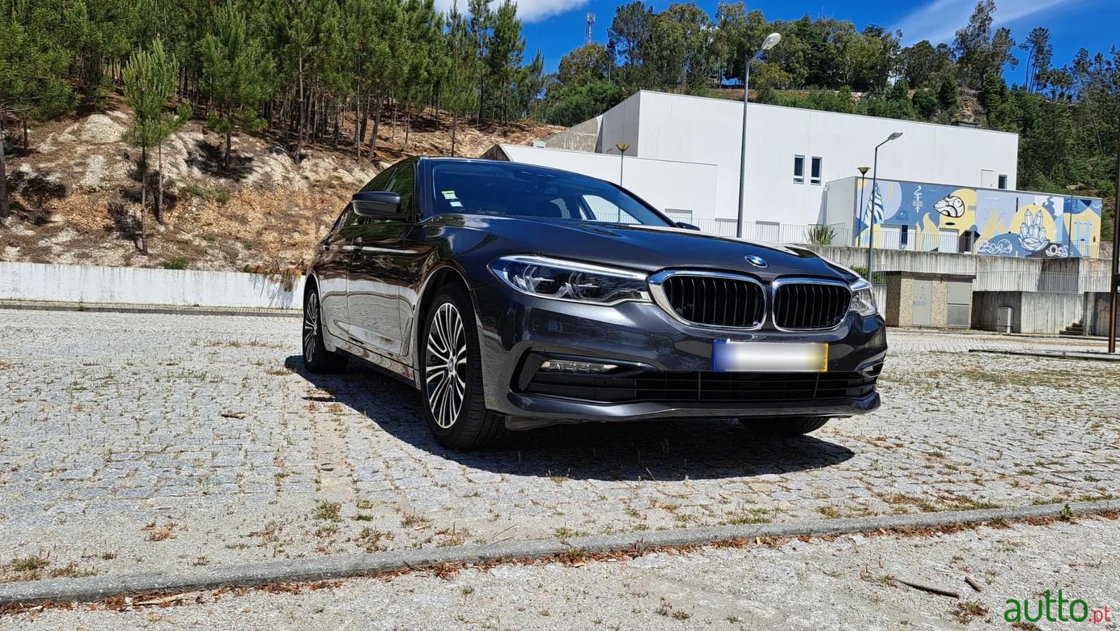 2019' BMW 530 photo #2
