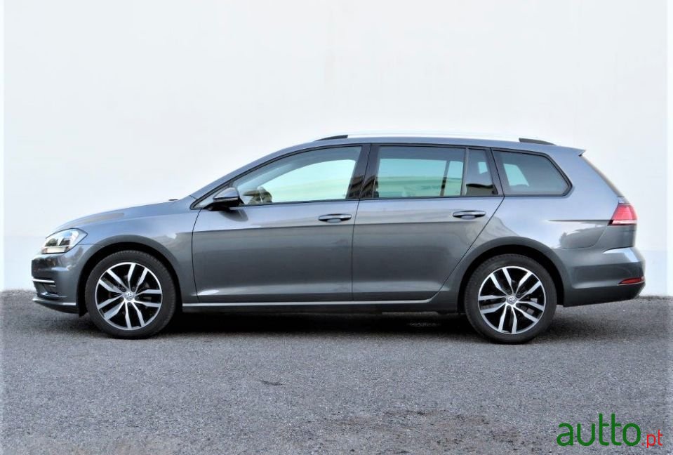 2017' Volkswagen Golf Variant photo #5