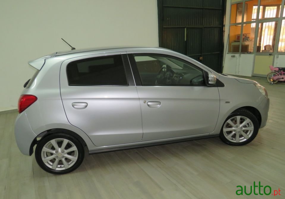 2014' Mitsubishi Space Star photo #4