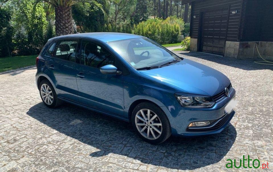 2016' Volkswagen Polo photo #2