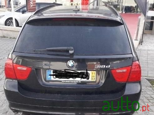 2011' BMW 318 photo #5