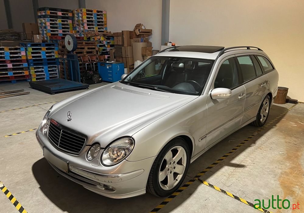 2004' Mercedes-Benz E 270 photo #1