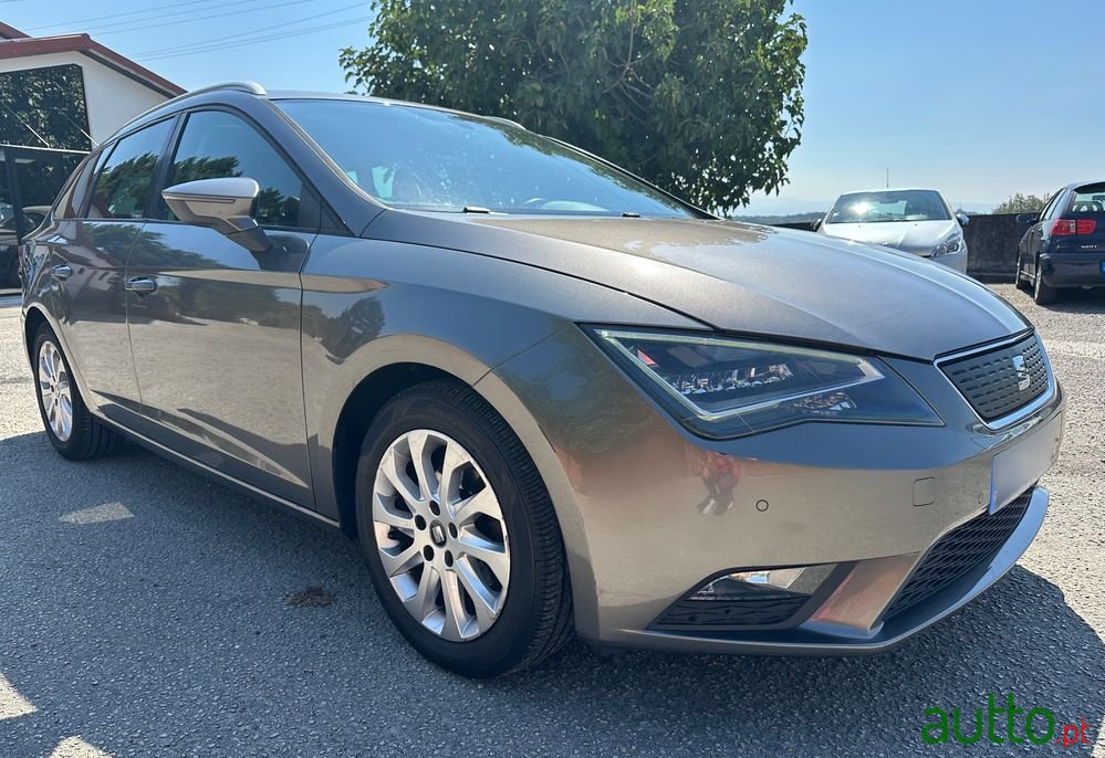 2015' SEAT Leon St photo #1