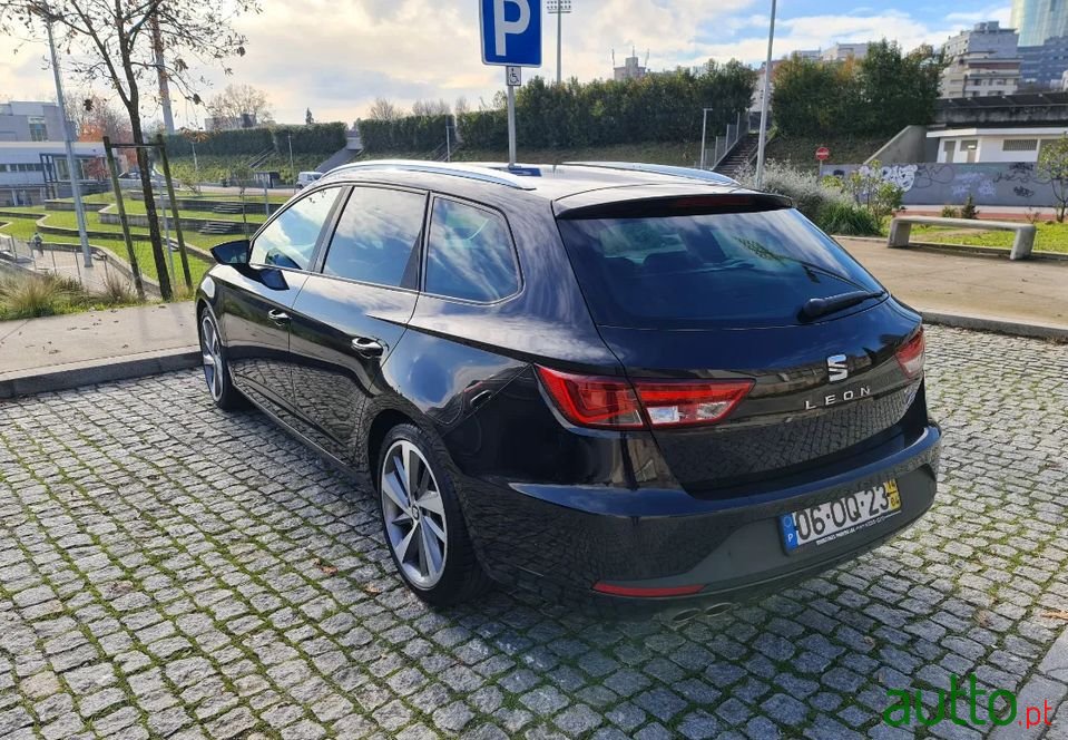 2014' SEAT Leon St photo #2